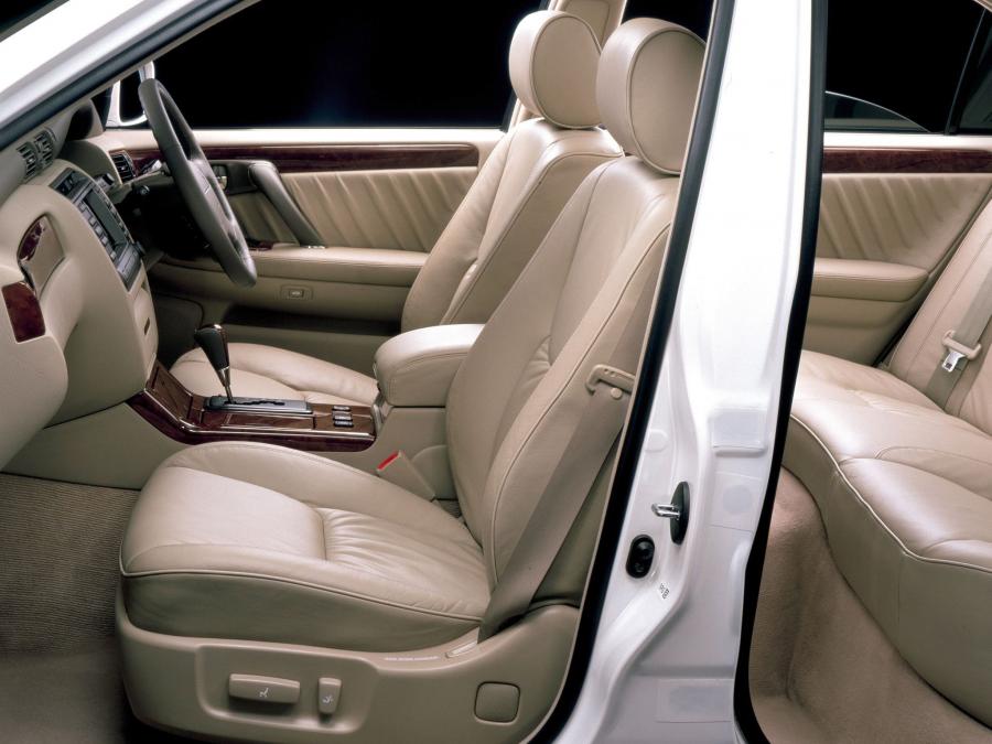  Toyota Crown Majesta 1999 года  (фото 10 из 22)